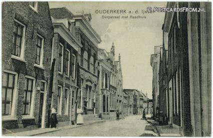 ansichtkaart: Ouderkerk ad IJssel, Dorpstraat met Raadhuis
