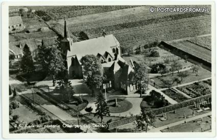 ansichtkaart: Olburgen, R.K. Kerk en Pastorie