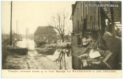 ansichtkaart: Dreumel, Complex verwoeste huizen op de Oude Maasdijk b.d.Watersnood 1926