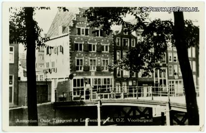 ansichtkaart: Amsterdam, Oude Trapgevel de Leeuwenburg a.d. O.Z. Voorburgwal