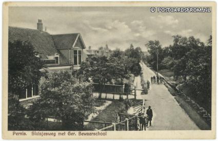 Pernis, Sluisjesweg met Ger. Bewaarschool ansichtkaart: Pernis, Sluisjesweg met Ger. Bewaarschool