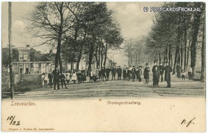 Leeuwarden, Groningerstraatweg ansichtkaart: Leeuwarden, Groningerstraatweg