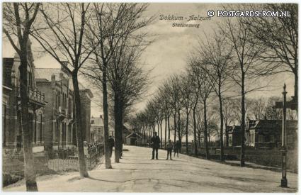 ansichtkaart: Dokkum, Aalzum. Stationsweg