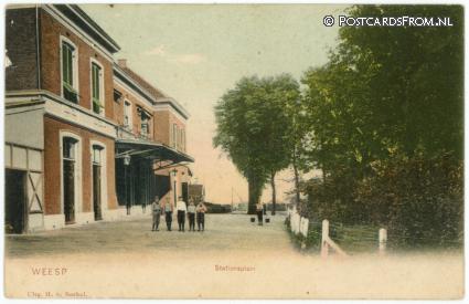 Weesp, Stationsplein ansichtkaart: Weesp, Stationsplein