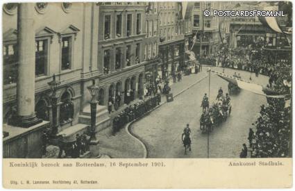 ansichtkaart: Rotterdam, Koninklijk bezoek aan Rotterdam, 16-9-1901. Aankomst Stadhuis