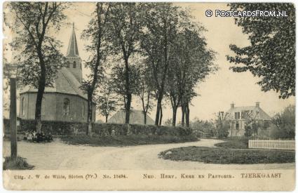 ansichtkaart: Tjerkgaast, Ned. Herv. Kerk en Pastorie