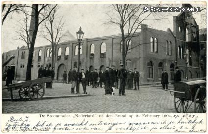 ansichtkaart: Schiedam, Stoommolen 'Nederland' na den Brand op 24 February 1904