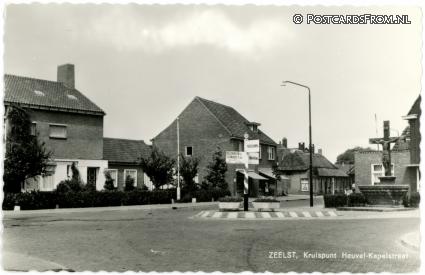 ansichtkaart: Veldhoven Zeelst, Kruispunt Heuvel-Kapelstraat