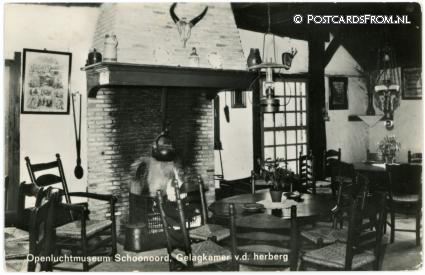 ansichtkaart: Schoonoord, Openluchtmuseum, Gelagkamer v.d. herberg