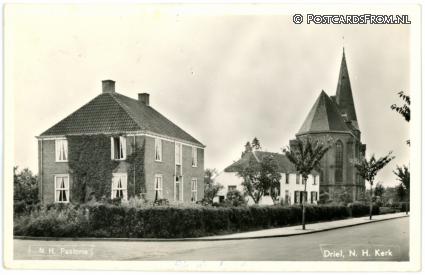 ansichtkaart: Driel, N.H. Pastorie - N.H. Kerk