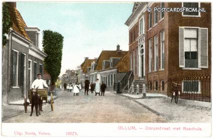 ansichtkaart: Kollum, Dorpsstraat met Raadhuis
