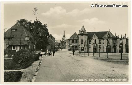 ansichtkaart: Zevenbergen, Stationsstraat met Politiebureau