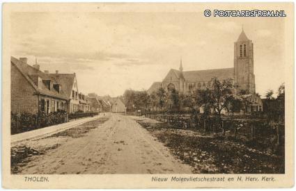 ansichtkaart: Tholen, Nieuw Molenvlietschesstraat en N. Herv. Kerk