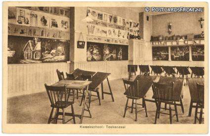 ansichtkaart: Moerdijk, Pensionaat Zusters Heilig Hart Jezus. Kweekschool: Teekenzaal