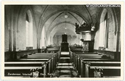 ansichtkaart: Zandeweer, Interieur Ned. Herv. Kerk