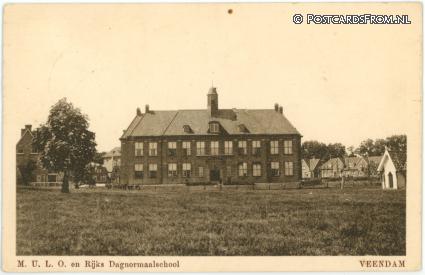 ansichtkaart: Veendam, M.U.L.O. en Rijkssnormaalschool
