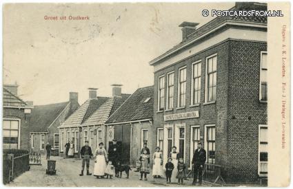 ansichtkaart: Oudkerk, Groet uit. Logement A.K. Loonstra