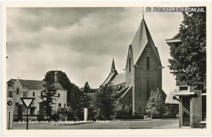 ansichtkaart: Heeze, R.K. Kerk met St. Nicasius Gesticht
