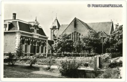 Pernis, Ned. Herv. Kerk en Pastorie ansichtkaart: Pernis, Ned. Herv. Kerk en Pastorie