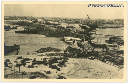 ansichtkaart: Westkapelle, Strand van het werk te Westkapelle September 1945