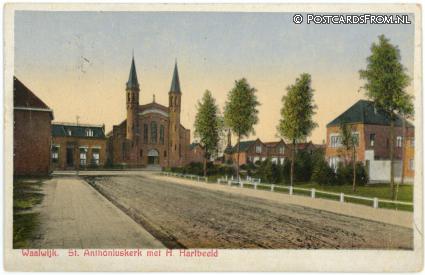 ansichtkaart: Waalwijk, St. Anthoniuskerk met H. Hartbeeld