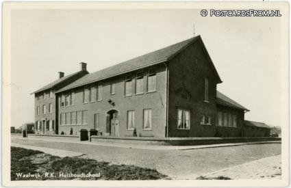 Waalwijk, R.K. Huishoudschool ansichtkaart: Waalwijk, R.K. Huishoudschool