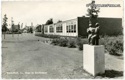 Waalwijk, O.L. Hugo de Grootschool ansichtkaart: Waalwijk, O.L. Hugo de Grootschool