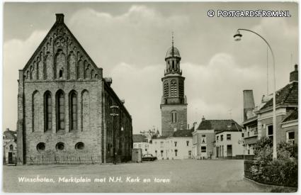 Winschoten, Marktplein met N.H. Kerk en toren ansichtkaart: Winschoten, Marktplein met N.H. Kerk en toren