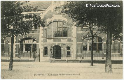Bussum, Koningin Wilhelmina school ansichtkaart: Bussum, Koningin Wilhelmina school