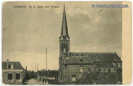 ansichtkaart: Lemmer, R.K. Kerk met Schans