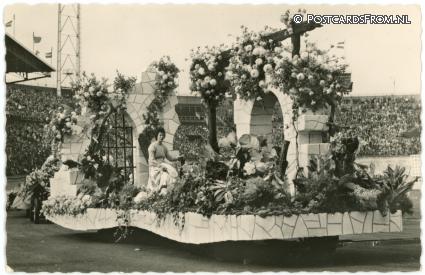 Aalsmeer, Bloemencorso. De verborgen bron. Hella S. Haasse ansichtkaart: Aalsmeer, Bloemencorso. De verborgen bron. Hella S. Haasse