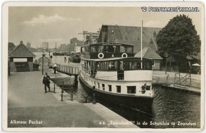 ansichtkaart: Alkmaar, Alkmaar Packet. s.s. 'Zaandam II' in de Schutsluis